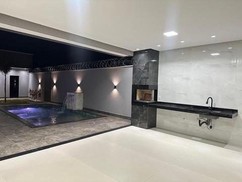 Casa à venda em Goiânia, Jardim Balneário Meia Ponte, com 3 suítes, com 210 m²